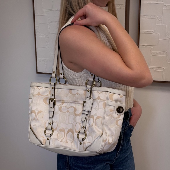 Coach Cream and Tan Shoulder Bag - Picture 3 of 8